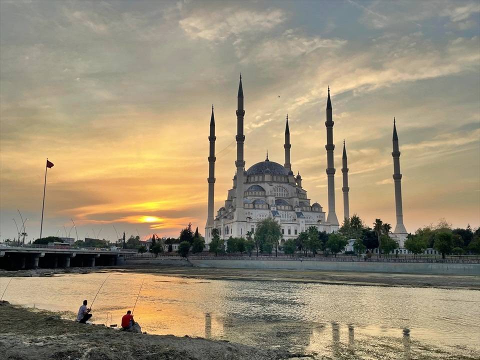 Adana'da gün batımı ve Merkez Camii 1