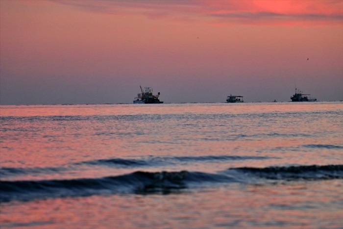 Akdeniz'de gün batımı ve balıkçılar 4