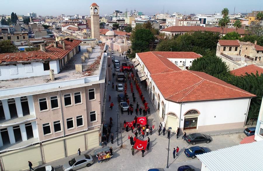 Türkiye’nin ilk en büyük Türk bayrağı Adana'da yeniden asıldı 8