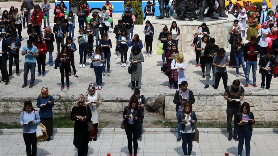 Üniversiteli gençler hem okuyup hem yürüdü 1