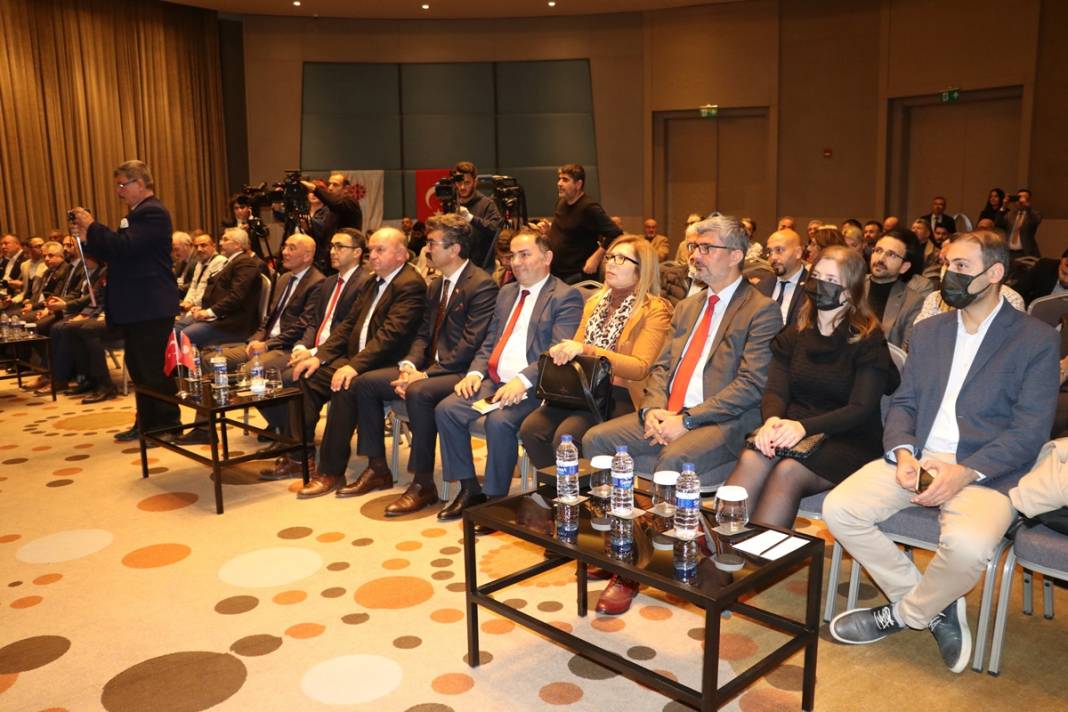 Adana'da dezenformasyonla mücadele konulu panel düzenlendi 15