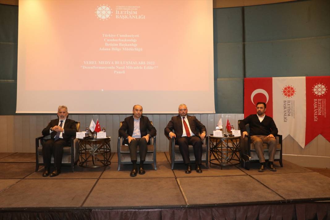 Adana'da dezenformasyonla mücadele konulu panel düzenlendi 2