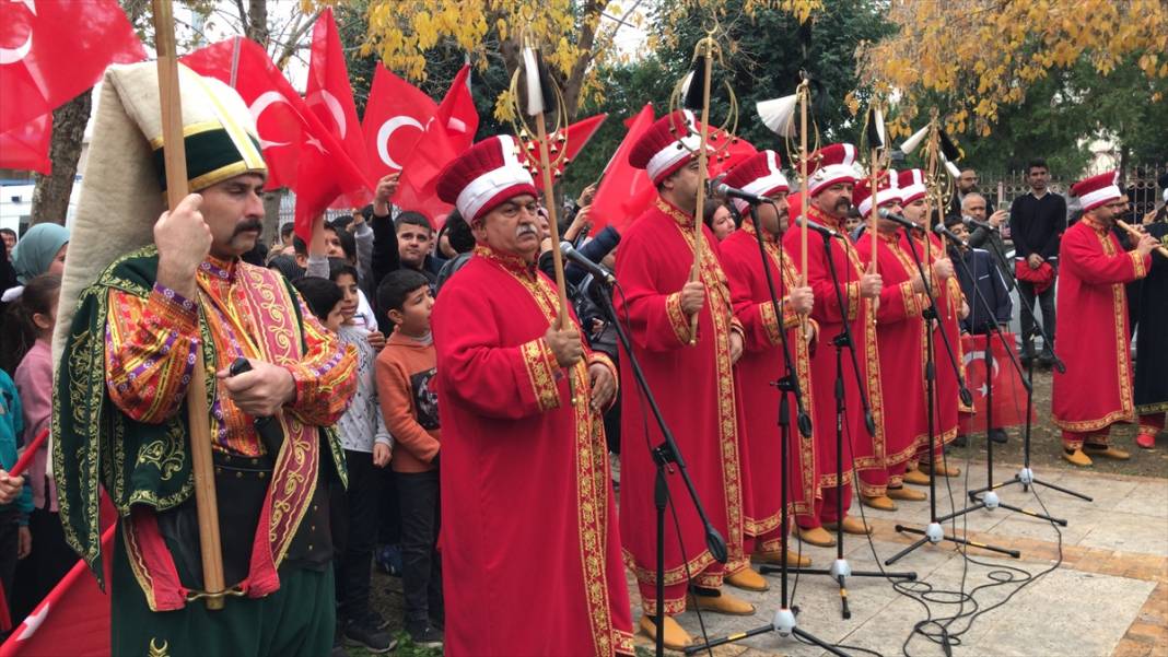 Adana'nın düşman işgalinden kurtuluşunun 102. yılı gençler eşliğinde coşkuyla kutlandı - 2 - 10