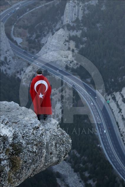 "Uçurumun kenarındaki fotoğraflar" ününü artırdı 1