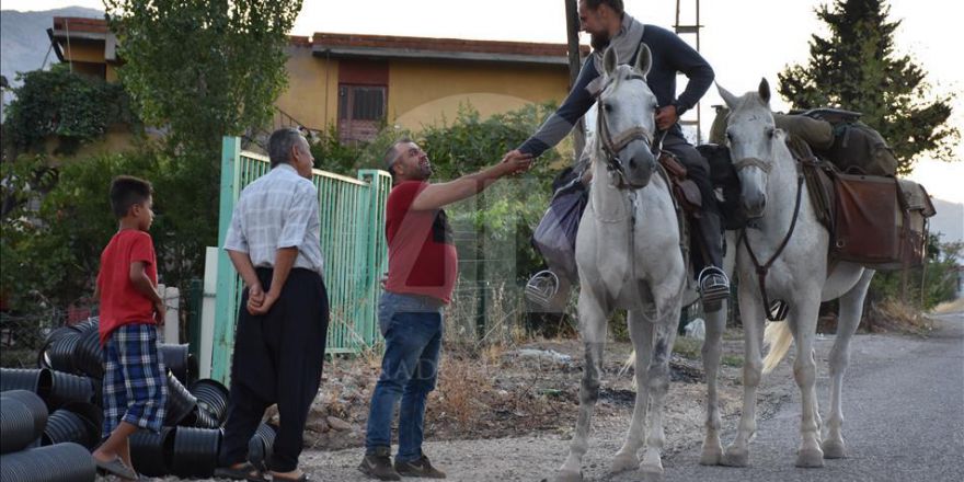 Polonya'dan Kudüs'e gitmek için 9 aydır at sırtında