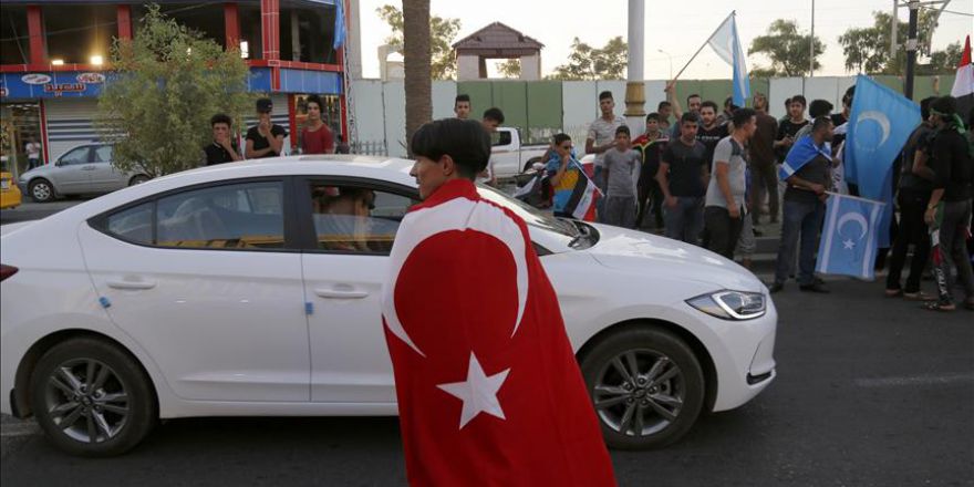 Kerkük'te insanlar sokaklarda kutlamalara devam ediyor