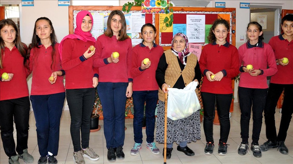 "Dürüstlük dolabı" meyvelerini verdi 1