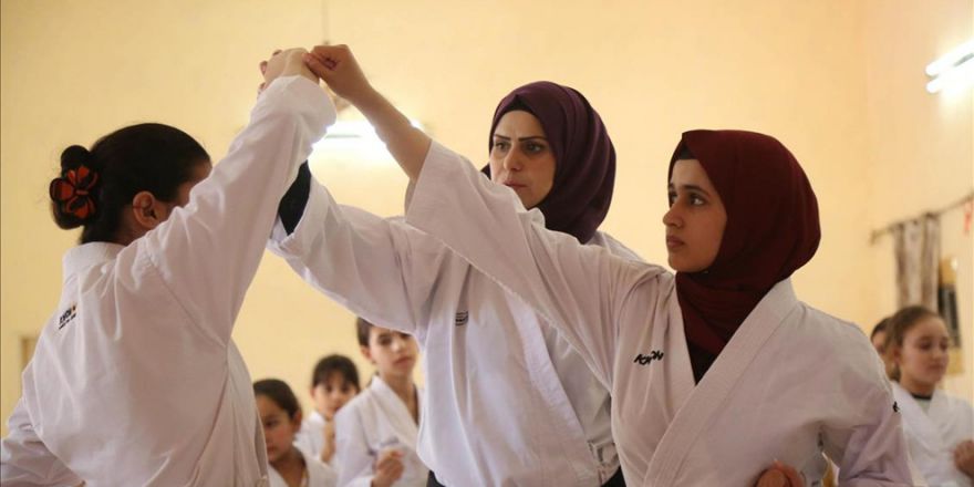 Filistinli kadının karate tutkusu engel tanımadı