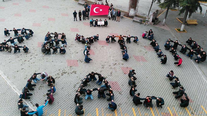 Öğrencilerden Zeytin Dalı Harekatı koreografisi 1