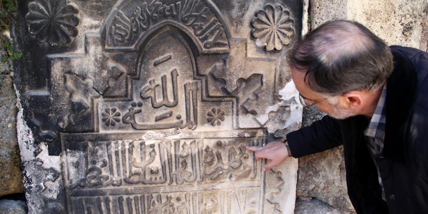 Antalya'nın kayıp 9 fetih kitabesinden ikisi bulundu..