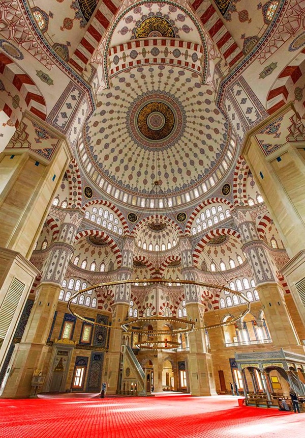 Adana merkez Camii’nin içinden de karelerimiz var. 4