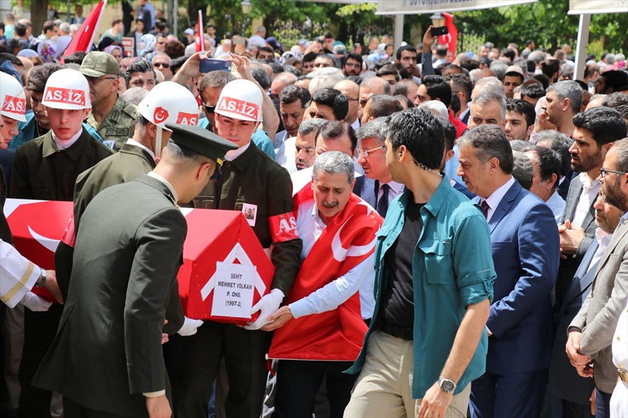 Şehit Onbaşı Volkan, Adana'da Dualarla Toprağa Verildi.. 1