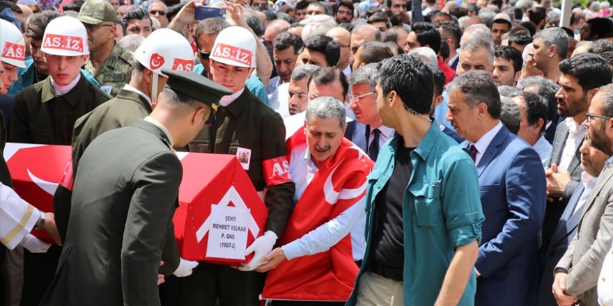 Şehit Onbaşı Volkan, Adana'da Dualarla Toprağa Verildi..