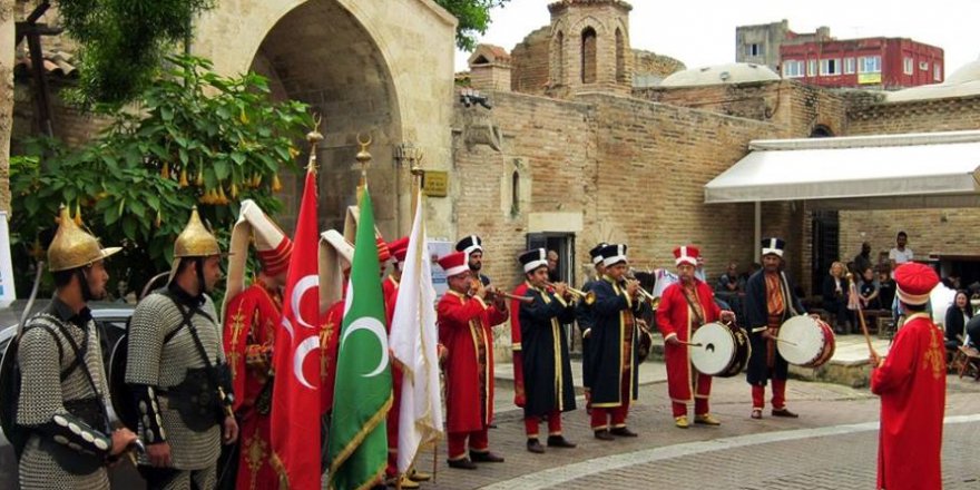 Adana'da Vakıf Haftası Kutlamaları Mehteran Gösterisi ile Devam Etti..