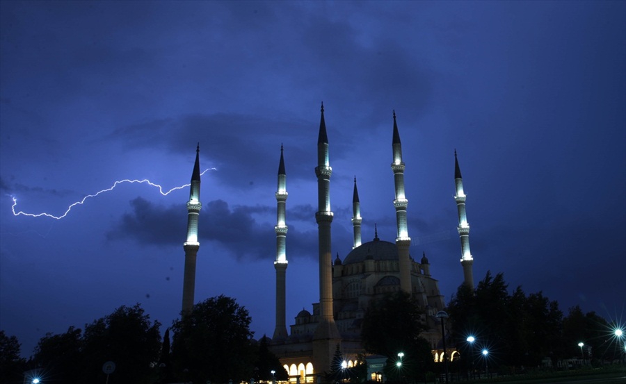 Adana'da şimşekli gece 4