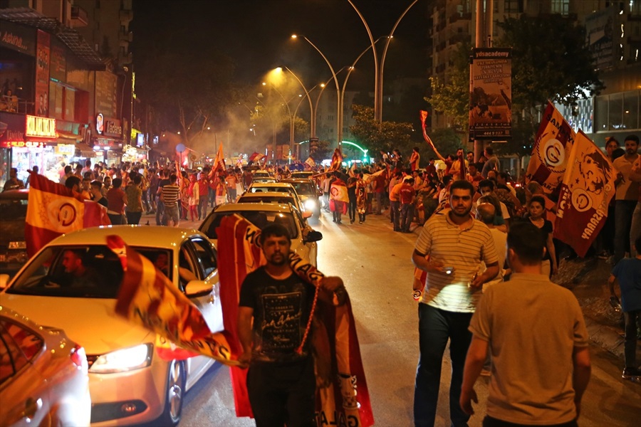 Adana’da Galatasaray’ın Şampiyonluğu Kutlanıyor 8