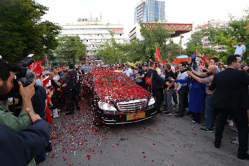 Erdoğan TBMM'ye gelişinde güllerle karşılandı 1