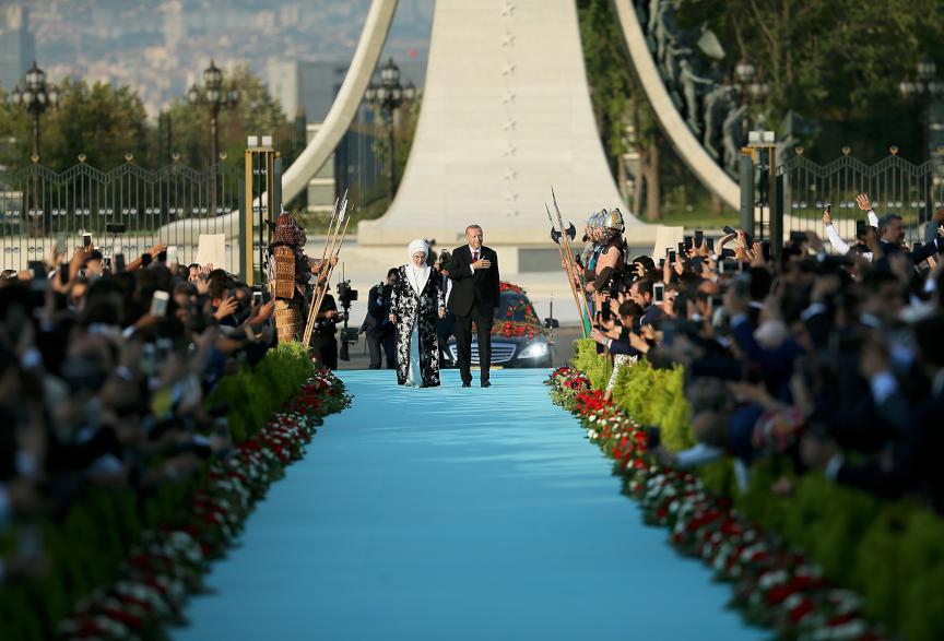 Erdoğan TBMM'ye gelişinde güllerle karşılandı 5