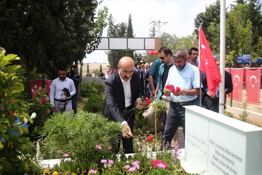 Şehit ikizlerin mezarı başında duygulu anma 6