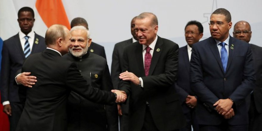 Başkan Erdoğan, BRICS Zirvesi aile fotoğrafı çekiminde yer aldı