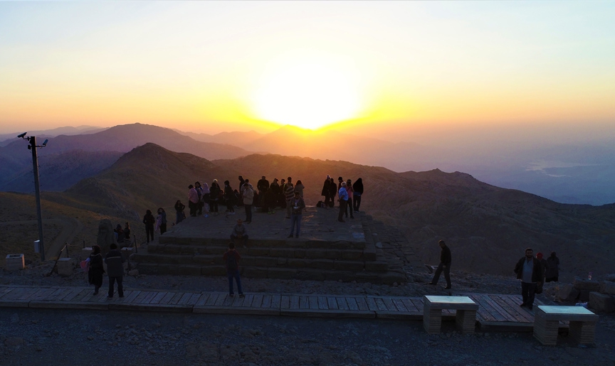 'Dünya mirası' Nemrut'a ziyaretçi akını 2