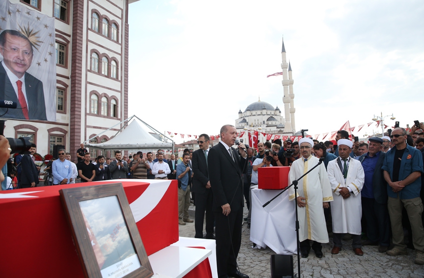 Şehit anne ve bebeğine veda 6