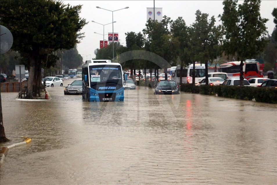 Mersin'de kuvvetli yağış 1