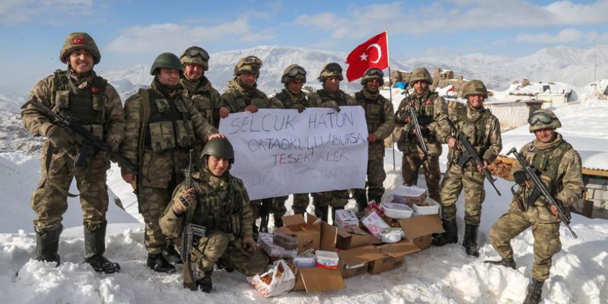 Öğrencilerden Mehmetçik'e anlamlı destek