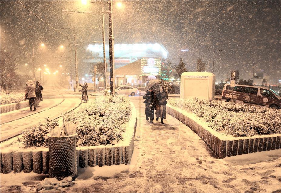 İstanbul'da kar yağışı etkili oluyor 1