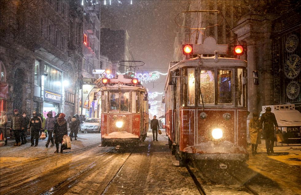 İstanbul'da kar yağışı etkili oluyor 1