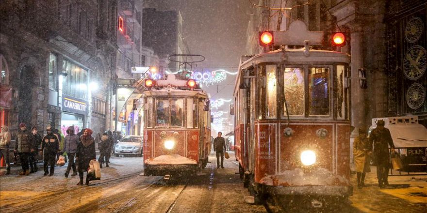 İstanbul'da kar yağışı etkili oluyor