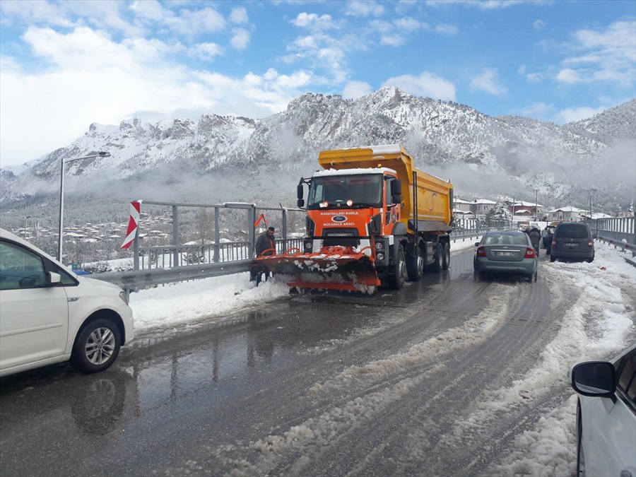 Adanalılar kar görmek için yaylaya çıktı 3