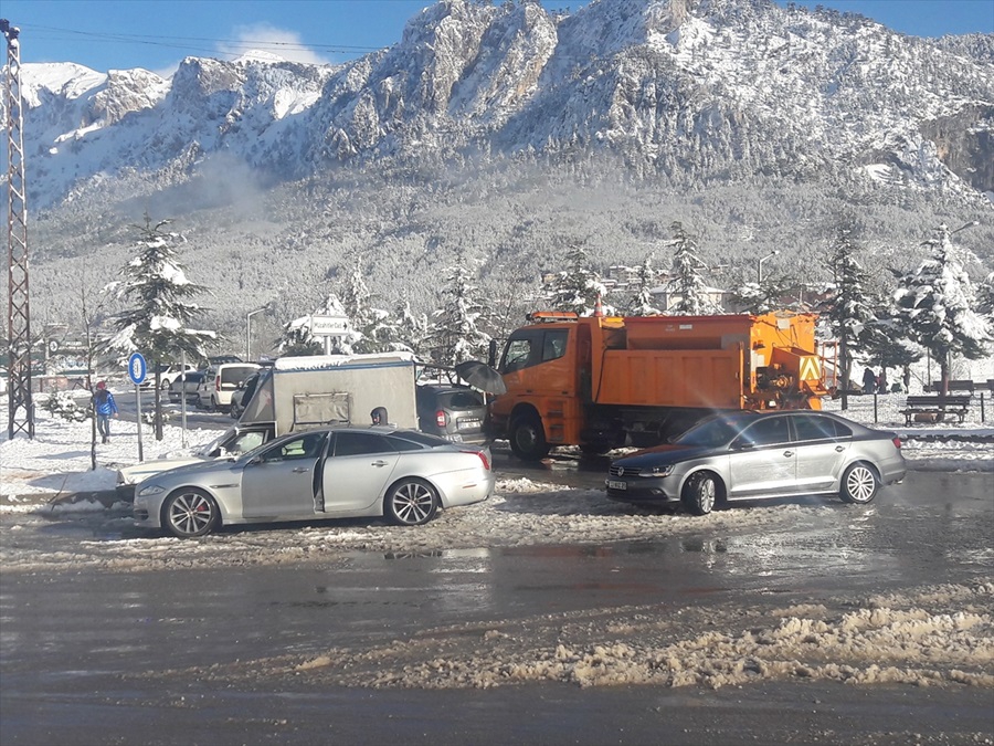 Adanalılar kar görmek için yaylaya çıktı 8