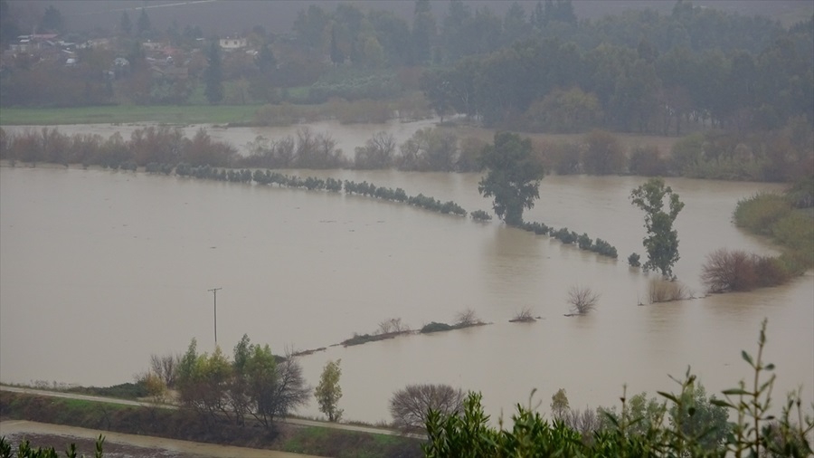 Adana'da nehir taştı 13