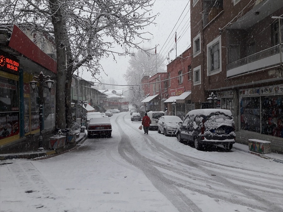 Adana'da yüksek kesimlerde kar yağışı 1