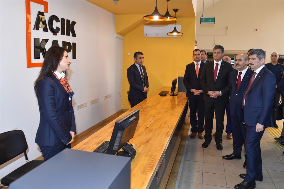 İçişleri Bakan Yardımcısı Muhterem İnce Adana'da 10