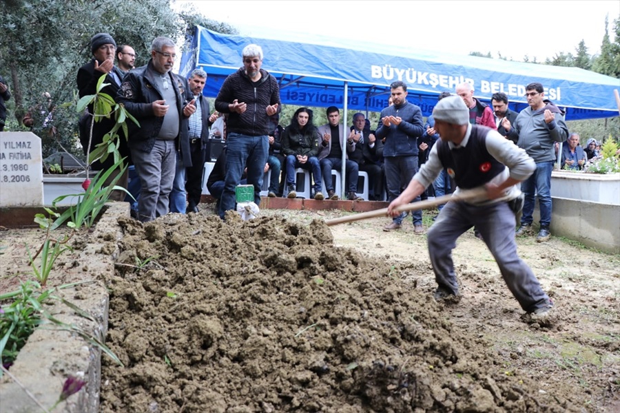 Murat Kekilli'nin babası dualarla uğurlandı 6