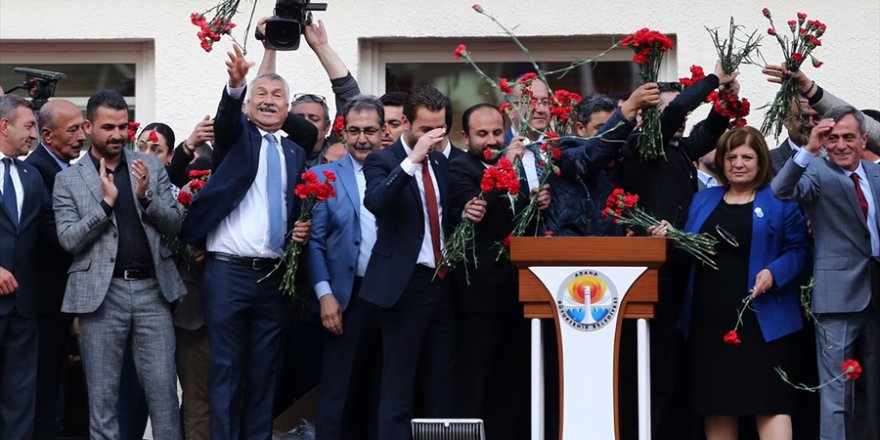 Adana Büyükşehir Belediye Başkanı seçilen Karalar mazbatasını aldı