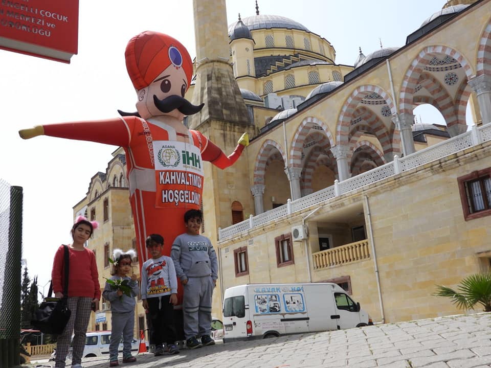 Adanalılar, yetimlere destek için kahvaltıda buluştu.. 17