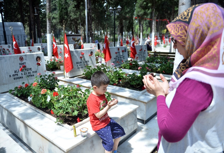 Çukurova’da Bayram öncesi şehitlik ziyaretleri 15