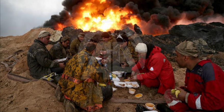 Musul'daki Petrol kuyuları yanmaya devam ediyor