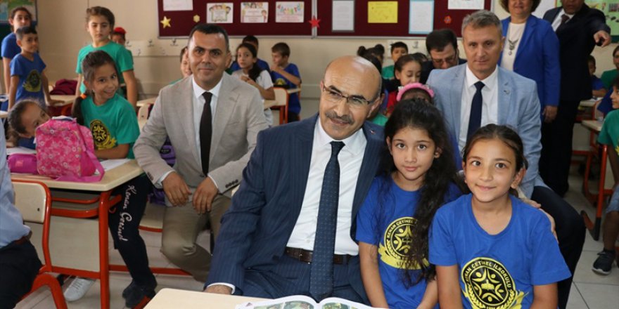 Adana'da Yeni eğitim öğretim yılı törenlerle başladı..