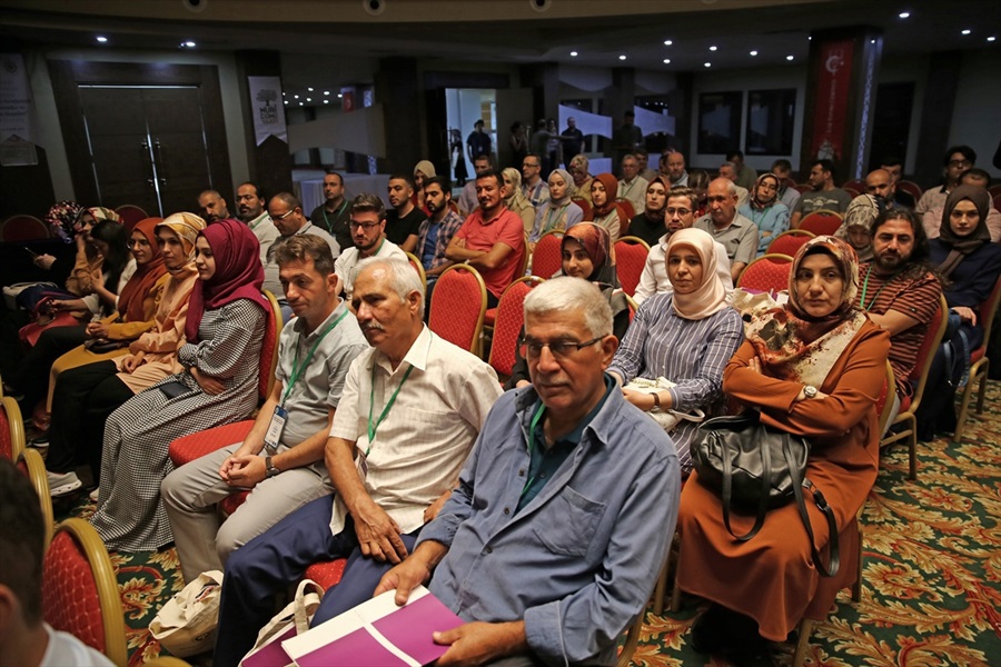 "Günümüz Gençlerinin Dini Sorunları ve Çözüm Arayışları Sempozyumu" 3