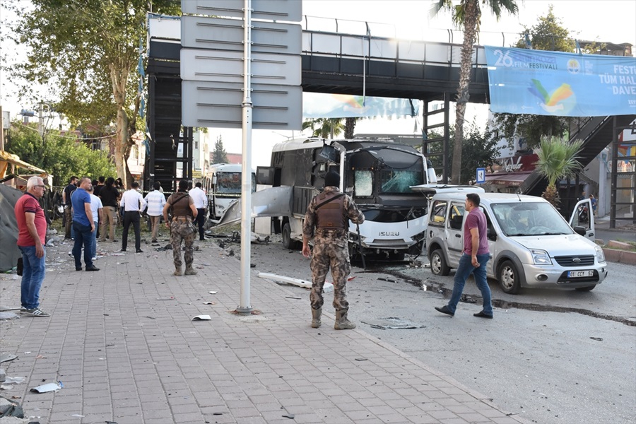 Vali Demirtaş'tan yaralılara ziyaret.. 1