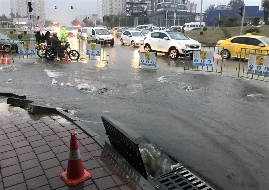 Adana'da sağanak nedeniyle eğitime çarşamba günü de ara verildi 1