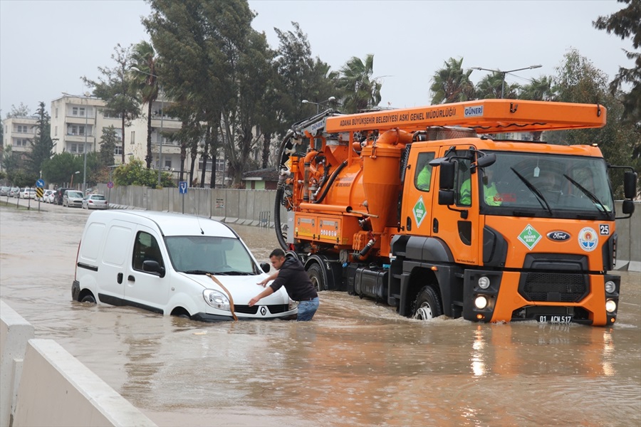 Adana'da sağanak nedeniyle eğitime çarşamba günü de ara verildi 18