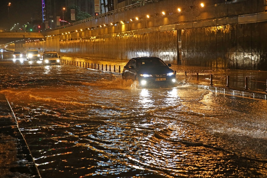 Adana'da sağanak nedeniyle eğitime çarşamba günü de ara verildi 22