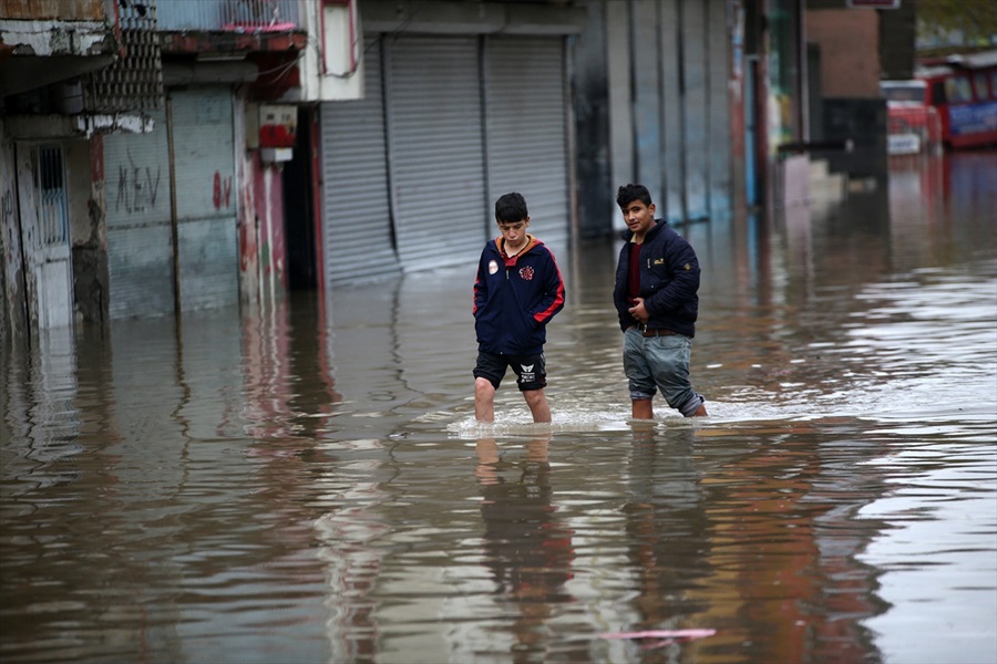 Adana'da sağanak nedeniyle eğitime çarşamba günü de ara verildi 24