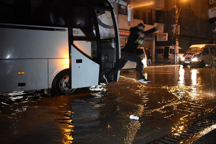 Adana'da sağanak nedeniyle eğitime çarşamba günü de ara verildi 4