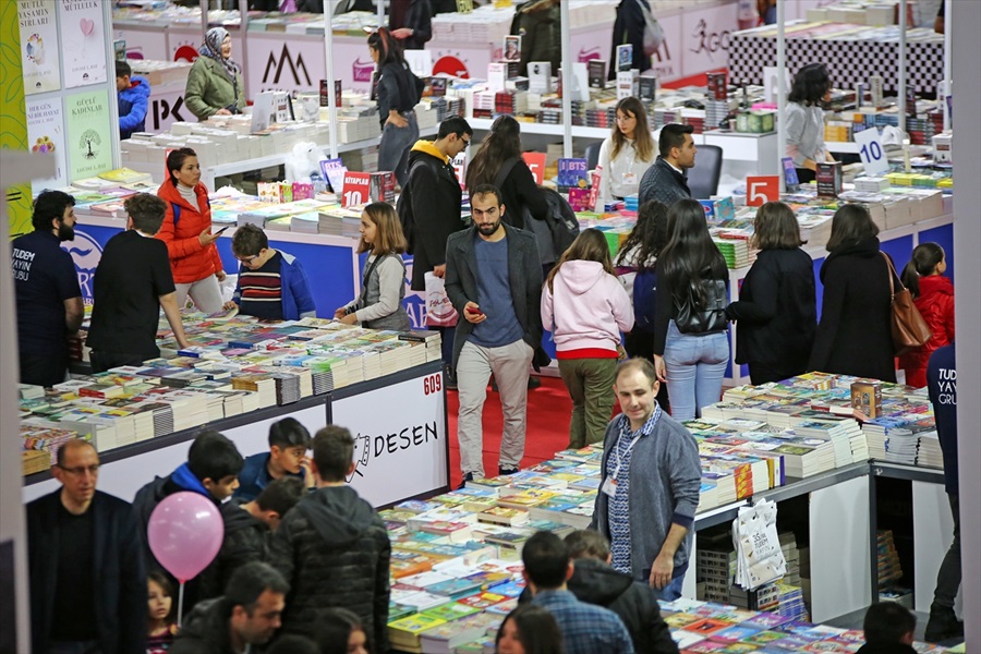 Onbinlerce Adanalı, Çukurova Kitap Fuarı’na akın etti.. 2